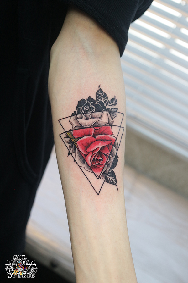 名古屋　タトゥー　女性